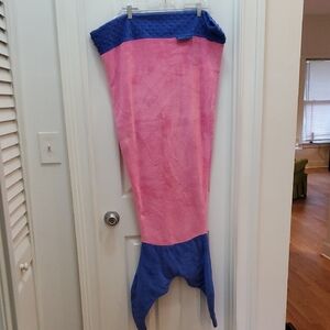 Blankie Tails Pink and Blue Mermaid Fins Blanket